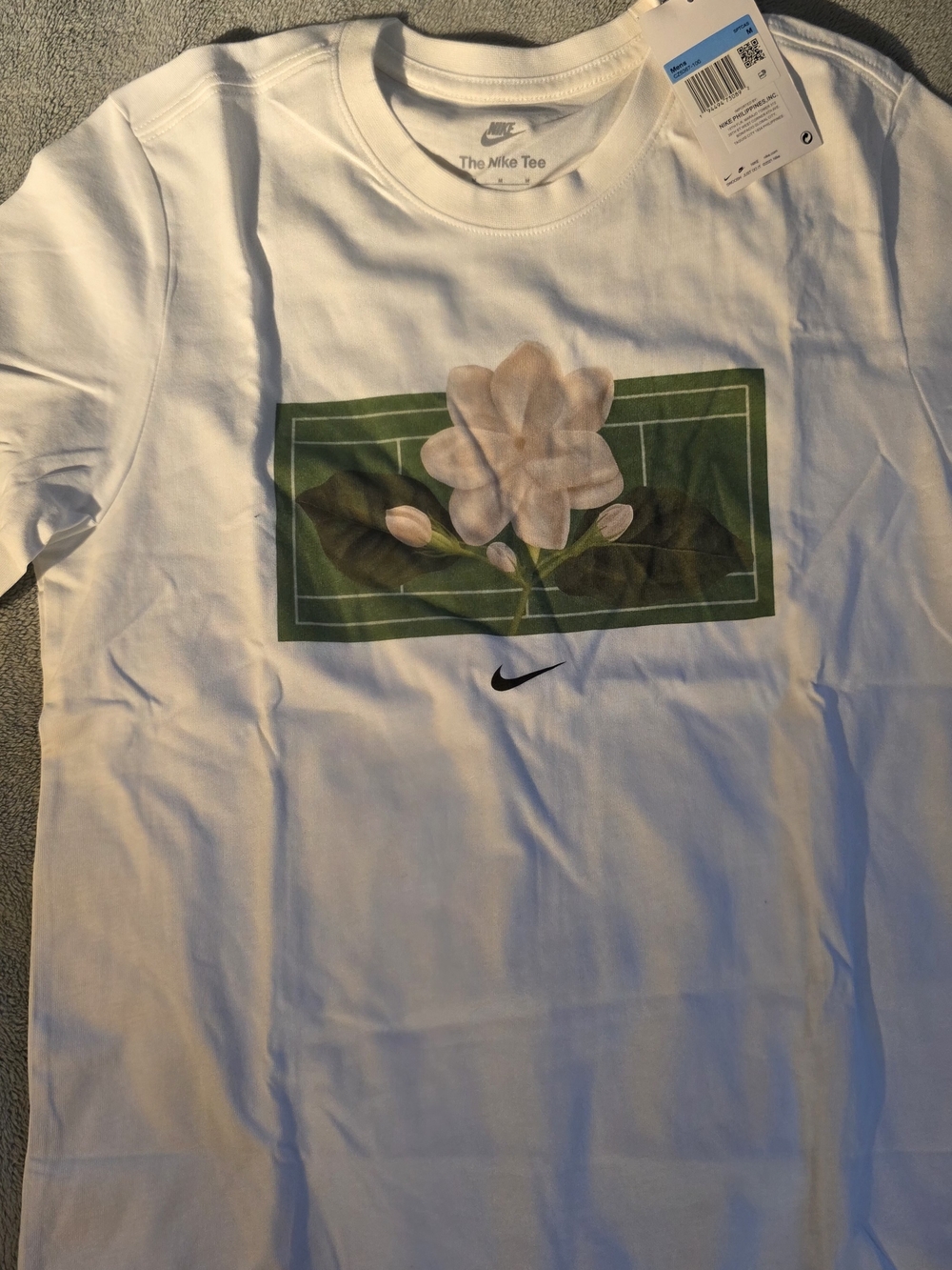 Alex Eala Nike Sampaguita flower Tennis Graphic Shirt 2026 NWT Sz Men's Med - Picture 2 of 3